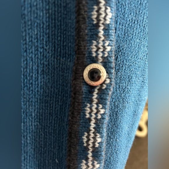 Northern Reflections vintage sweater vest. - Picture 2 of 4
